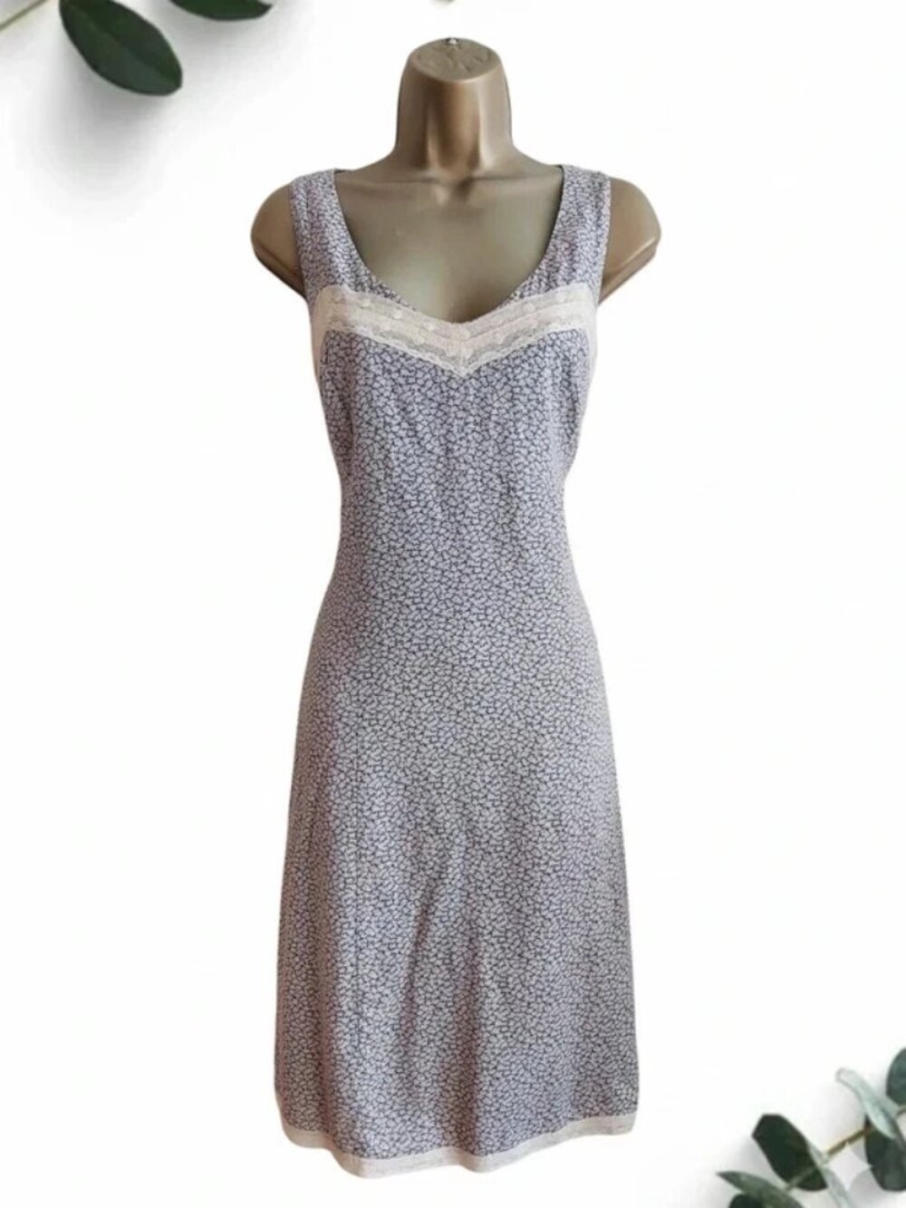 The always-popular loose-fitting dress